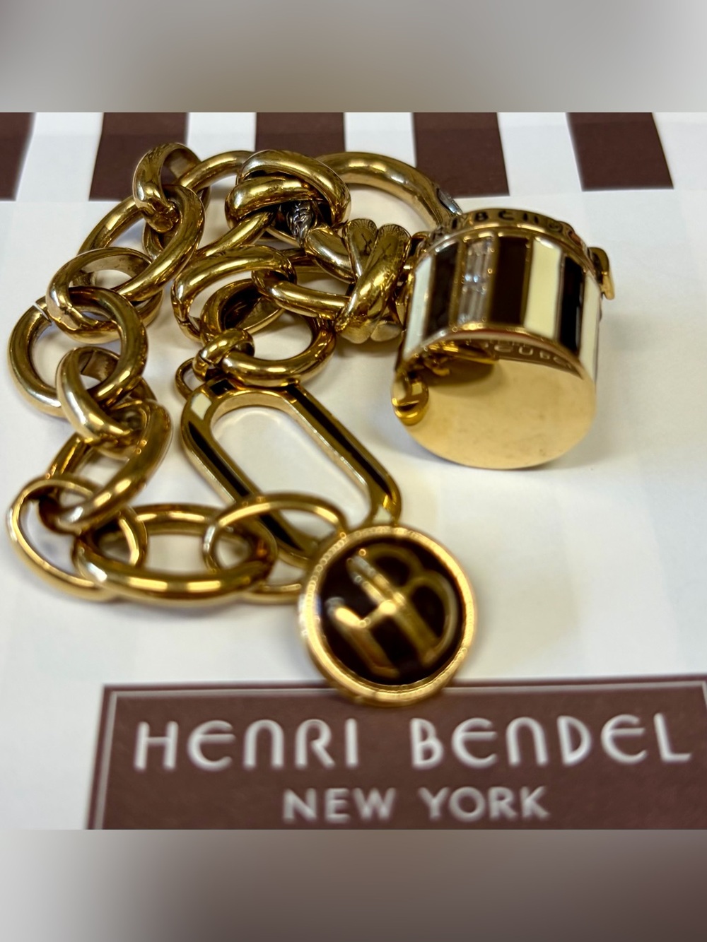 FULL INCLUSION NWOT HENRI BENDEL Iconic N.Y. Hat Box Gold-Tone Bracelet - Picture 8 of 14